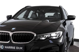 BMW 3 Serie BMW 3 Serie Touring 330e 292 PK xDrive High Executive M-Sport - Automaat | Dig. Cockpit | Cruise | Stoelverw. | PDC | 360 Camera | NAV + App. Connect | ECC | Elek. Klep | DAB | LM 18