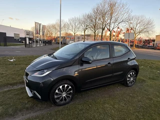 Toyota Aygo Toyota Aygo 1.0 VVT-i x-play - NAVI/AIRCO/CAMERA/LED/NAP - afbeelding nr 4