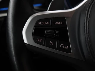 BMW 5 Serie BMW 5-serie 530e xDrive M Sport | Leder |  Stoel & stuurverwarming | Sfeerverlichting | Adaptief LED | Carplay | Camera | Live cockpit | Navigatie - afbeelding nr 18