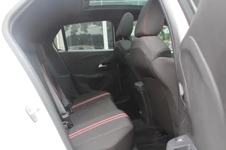 Opel Corsa Opel Corsa 1.2 GS Line / Full option! / Panoramadak / Camera / Navigatie / Matrix LED / 17'' / Armsteun / Premiumpakket / Winterpakket / Cruise Control - afbeelding nr 12