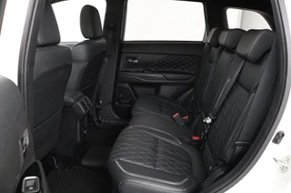 Mitsubishi Outlander Mitsubishi Outlander 2.4 PHEV Intense+ | Schuifdak | Leder | Stoel & stuurverwarming | 360 camera | Navigatie | Carplay | Full LED | Standkachel - afbeelding nr 9