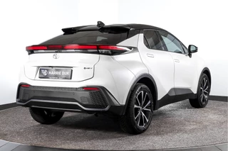 Toyota C-HR Toyota C-HR 2.0 Hybrid 200 Dynamic | Dig. Cockpit | Adapt. Cruise | Stoel-+Stuurverw. | PDC | Camera | NAV + App. Connect | ECC | LM 18