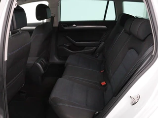 Volkswagen Passat Volkswagen Passat 1.4 TSI PHEV GTE | Adaptive cruise | Trekhaak wegklapbaar | Stoelverwarming |  Navigatie | Full LED - afbeelding nr 8