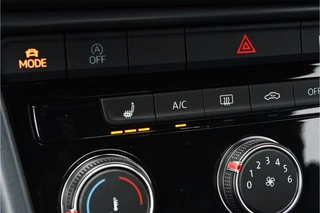 Volkswagen T-Roc Volkswagen T-Roc Cabrio 1.5 TSI R-Line ACC CarPlay Virtual Cockpit 18