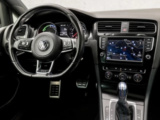 Volkswagen Golf Volkswagen Golf 1.4 TSI GTE 204Pk Automaat (SCHUIFDAK, NAVIGATIE, CLIMATE, CAMERA, GETINT GLAS, SPORTSTOELEN, LED KOPLAMPEN, CRUISE, NIEUWE APK, NIEUWSTAAT) - afbeelding nr 7