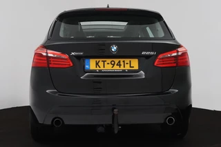 BMW 2 Serie BMW 2-serie Active Tourer 225i xDrive M Sport (PANORAMADAK, TREKHAAK, STOELVERWARMING, HEAD-UP, PARKEERSENSOREN, NAVIGATIE) - afbeelding nr 13