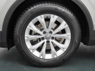 Volkswagen Tiguan - Navigatie - Climate control - Adaptieve Cruise control - 17 inch LM velgen - 1600 KG trekgewicht - 12 maanden garantie - afbeelding nr 16