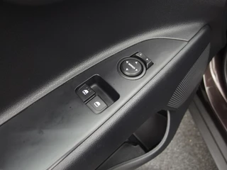 Kia Stonic Kia Stonic 1.0 T-GDi DynamicLine CAMERA / AIRCO / CRUISE / CARPLAY / DAB+ / PDC / BLUETOOTH / NL-AUTO - afbeelding nr 27