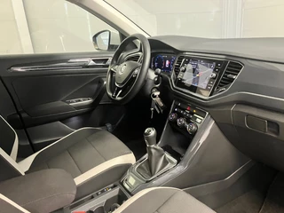 Volkswagen T-Roc Volkswagen T-Roc Sport 1.5TSi | Navigatie | LED | Climate control | ACC | - afbeelding nr 35