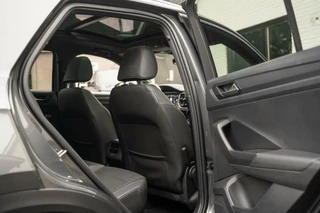 Volkswagen T-Roc Volkswagen T-ROC 1.5 TSI Sport Bus R / Pano / Cam / Trekhaak - afbeelding nr 18