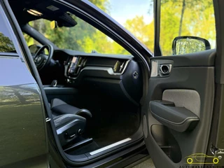 Volvo XC60 Volvo XC60 2.0 T8 Plug-in hybrid AWD R-Design / Pano / HK' - afbeelding nr 37