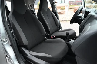 Toyota Aygo Toyota Aygo 1.0 VVTi X 5 deurs LED CarPlay Btw auto netto € 6150 - afbeelding nr 11