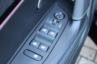 Peugeot 2008 Peugeot 2008 1.2 130PK AUTOMAAT GT PACK | ELEKTRISCH BEDIENBARE BESTUURDERSSTOEL | NAVIGATIE | FULL LED KOPLAMPEN | DRAADLOZE APPLE CARPLAY/ANDROID AUTO | ADAPTIVE CRUISE CONTROL | CAMERA VOOR + ACHTER | CLIMATE CONTROL | LICHTMETALEN VELGEN 17