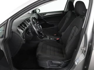Volkswagen Golf Volkswagen Golf 1.0 TSI Connected Series | Carplay | Camera |  Navigatie | Climate control | Parkeerhulp | Cruise control | Sportstoelen - afbeelding nr 4