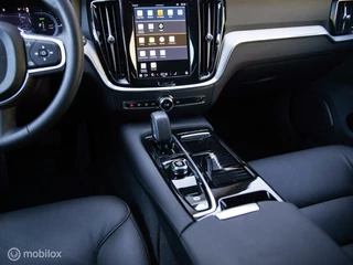 Volvo V60 Volvo V60 2.0 T6 Plug-in hybrid AWD Plus Bright Trekhaak - afbeelding nr 37