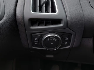 Ford Focus Ford Focus Wagon 1.0 EcoBoost 125pk Titanium | Origineel NL | Navi | Apple Carplay+Android Auto | Bi-Xenon | SONY Sound | Clima | Cruise | Keyless Entry | Pdc V+A+Assist+Camera | Privacy Glass | 17''lm - afbeelding nr 20