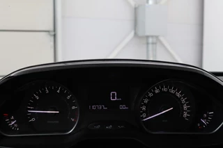 Peugeot 208 Peugeot 208 1.2 PureTech Style | Panoramadak |  Stoelverwarming | Cruise control | Parkeerhulp | Climate control | Bluetooth - afbeelding nr 23