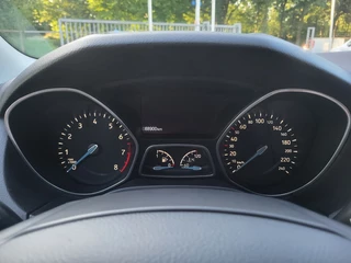 Ford Focus Ford Focus Wagon 1.5 Titanium Edition Eerste eigenaar Automatische airco Stoelver - afbeelding nr 16