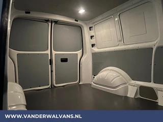 Volkswagen Transporter Volkswagen Transporter 2.0 TDI L2H1 Euro6 Airco | Navigatie | Cruisecontrol | Trekhaak | Leder stuurwiel Parkeersensoren - afbeelding nr 12