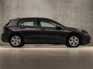 Volkswagen Golf Volkswagen Golf 1.0 eTSI Sport Automaat (APPLE CARPLAY, GROOT NAVI, KEYLESS, SFEERVERLICHTING, SPORTSTOELEN, LM VELGEN, PARKEERSENSOREN, ADAPTIVE CRUISE, NIEUWSTAAT) - afbeelding nr 4