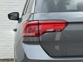 Volkswagen T-Roc Volkswagen T-ROC 1.5 TSI Sport Led Adaptive cruise Climate control Navigatie Pdc voor+achter DAB - afbeelding nr 16