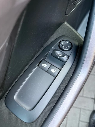 Peugeot 2008 Peugeot 2008 1.2 PureTech Active - afbeelding nr 36