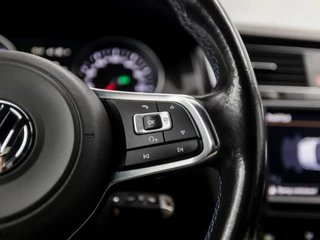 Volkswagen Golf 204Pk Automaat (APPLE CARPLAY, NAVIGATIE, CLIMATE, PARKEERSENSOREN, LED KOPLAMPEN, GETINT GLAS, SPORTSTOELEN, ZWART HEMEL, CRUISE, NIEUWE APK, NIEUWSTAAT) - afbeelding nr 20