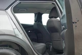 Peugeot 2008 Peugeot 2008 1.2 PureTech Active Pack - Gris Platinium - Carplay/Nav/Cruise - afbeelding nr 16