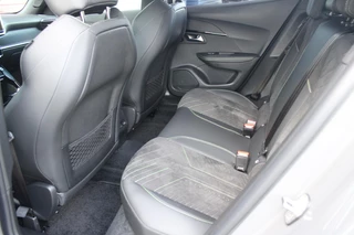 Peugeot 2008 Peugeot 2008 1.2 130PK AUTOMAAT GT PACK | NAVIGATIE | FULL LED KOPLAMPEN | DRAADLOZE APPLE CARPLAY/ANDROID AUTO | ADAPTIVE CRUISE CONTROL | CAMERA VOOR + ACHTER | CLIMATE CONTROL | LICHTMETALEN VELGEN 17