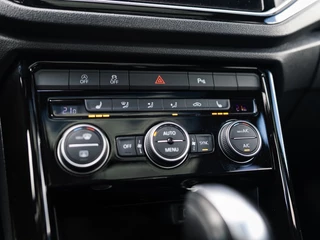 Volkswagen T-Roc Volkswagen T-Roc 2.0 TSI 4Motion Sport R Pano Akra VOL! - afbeelding nr 42