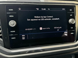 Volkswagen T-Roc Volkswagen T-Roc 1.5 TSI R-line Automaat | Panoramadak | LED | Stoelverwarming | Keyless entry&start | Elektrisch bedienbare achterklep | DAB radio | Apple CarPlay | Parkeersensoren voor en achter | Achteruitrijcamera - afbeelding nr 17