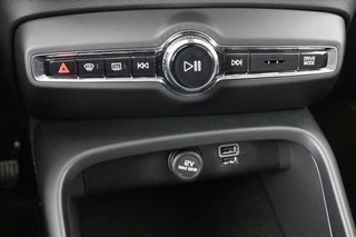 Volvo XC40 Volvo XC40 1.5 T4 Recharge Inscription Expression |  Panoramadak | Leder | Trekhaak | Stoel & stuurverwarming | Carplay | Full LED | Navigatie | Camera | Climate control - afbeelding nr 28