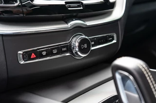 Volvo XC60 Volvo XC60 2.0 B4 R-Design Pano / Memory / 360 - afbeelding nr 17