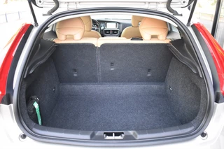 Volvo V40 Volvo V40 T2 122pk Aut. Inscription | Camera | PanoDak | Leder - afbeelding nr 35