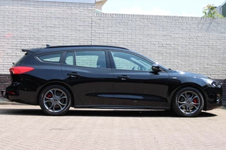 Ford Focus Ford Focus Wagon 1.5 EcoBoost ST Line Business | Trekhaak | Camera | Winterpack - afbeelding nr 2