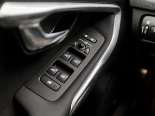Volvo V40 Automaat (PANORAMADAK, NAVIGATIE, CAMERA, GETINT GLAS, STOELVERWARMING, SPORTSTOELEN, KEYLESS, LED KOPLAMPEN, PARKEERSENSOREN, NIEUWSTAAT) - afbeelding nr 20