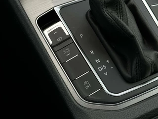 Volkswagen Golf Sportsvan Volkswagen Golf Sportsvan 1.0 TSI Connected Series, NL AUTO, NAP, ECC-AIRCO, NAVI, DODEHOEK, CRUISE, CAMERA, PARKEERSENSOREN, TREKHAAK, LICHTMETAAL 16