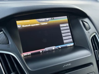 Ford Focus Ford Focus Wagon 1.0 Navi Trekhaak PDC Dealeronderhouden 2e eig Grote ond.beurt Boekjes volledig Bluetooth APK bij aflevering - afbeelding nr 29