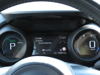 Toyota Yaris Toyota Yaris 1.5 Hybrid Dynamic | 1e EIGENAAR | DEALER ONDERHOUDEN | NAVI | KEYLESS ENTRY+GO | CAMERA | ADAPTIVE CRUISE | DAB+ | - afbeelding nr 14
