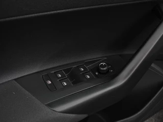 Volkswagen Polo Volkswagen Polo 1.0 TSI 110pk Highline Navigatie Apple Carplay/Android Auto Parkeersensoren Stoelverwarming Ledverlichting Getinte ramen Climate Control - afbeelding nr 12