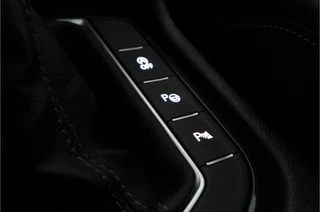 Volkswagen Tiguan Volkswagen Tiguan 1.5 TSI R-Line > IQ.Light/trekhaak/20 inch Suzuka/Black Style Design-pakket... - afbeelding nr 23