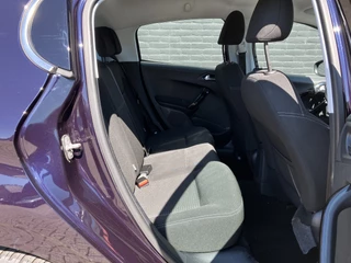 Peugeot 208 Peugeot 208 1.2 PureTech Allure 110 pk | dealer onderhouden | navigatie | trekhaak | climate | apple carplay | parkeersens. - afbeelding nr 17