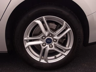 Ford Focus Ford Focus Wagon 1.0 EcoBoost Trend Edition Business AIRCO / NAVI / PDC / BLUETOOTH / CRUISE / CARPLAY / NL-AUTO - afbeelding nr 5
