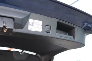 Ford Kuga Ford Kuga 2.5 PHEV ST-Line X |  Trekhaak | Panoramadak | elektrische achterklep | Adaprive Cruise control | dodehoeksensoren | camera | head up display | adaptive LED - afbeelding nr 47