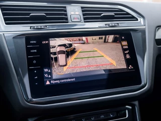 Volkswagen Tiguan 150Pk Automaat (PANORAMADAK, DIGITAL COCKPIT, APPLE CARPLAY, ELEK SPORTSTOELEN, LEDER, STOELVERWARMING, CAMERA, GETINT GLAS, KEYLESS, LED, ELEK ACHTERKLEP, PARKEER ASSISTENT, NIEUWSTAAT) - afbeelding nr 15