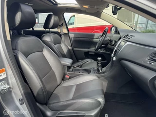 Suzuki Kizashi Suzuki Kizashi 2.4 Sport / Navigatie / Panoramadak / Luxe - afbeelding nr 28