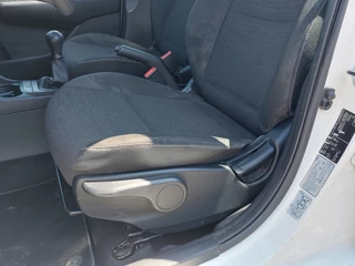 Kia Picanto Kia Picanto 1.0 CVVT 67pk EconomyPlusLine 5-Deurs | Origineel NL | Airco | Bluetoth Carkit+Streaming | Elektrische Ramen | Cv+Ab | Lichtsensor | Stuurbekrachtiging - afbeelding nr 19