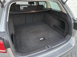 Volkswagen Passat Volkswagen Passat Variant 1.6 TDI Highline PANO DSG trekhaak - afbeelding nr 34