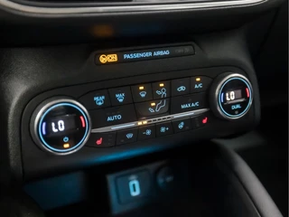 Ford Focus Automaat (APPLE CARPLAY, GROOT NAVI, STUUR/STOELVERWARMING, ADAPTIVE CRUISE, SPORTSTOELEN, CAMERA, KEYLESS, TREKHAAK, NIEUWSTAAT) - afbeelding nr 9