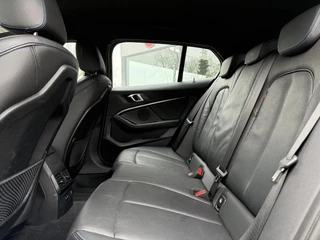 BMW 1 Serie BMW 1-serie 118i M-Sport | Leder | Apple Carplay | Live Cockpit | - afbeelding nr 15
